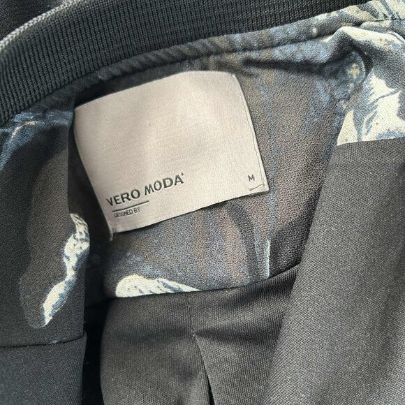 Vero Moda Black-Grey Floral Crepe Lined Bomber Jacket with Rib-Knit Trims – EU M - Picture 11 of 11
